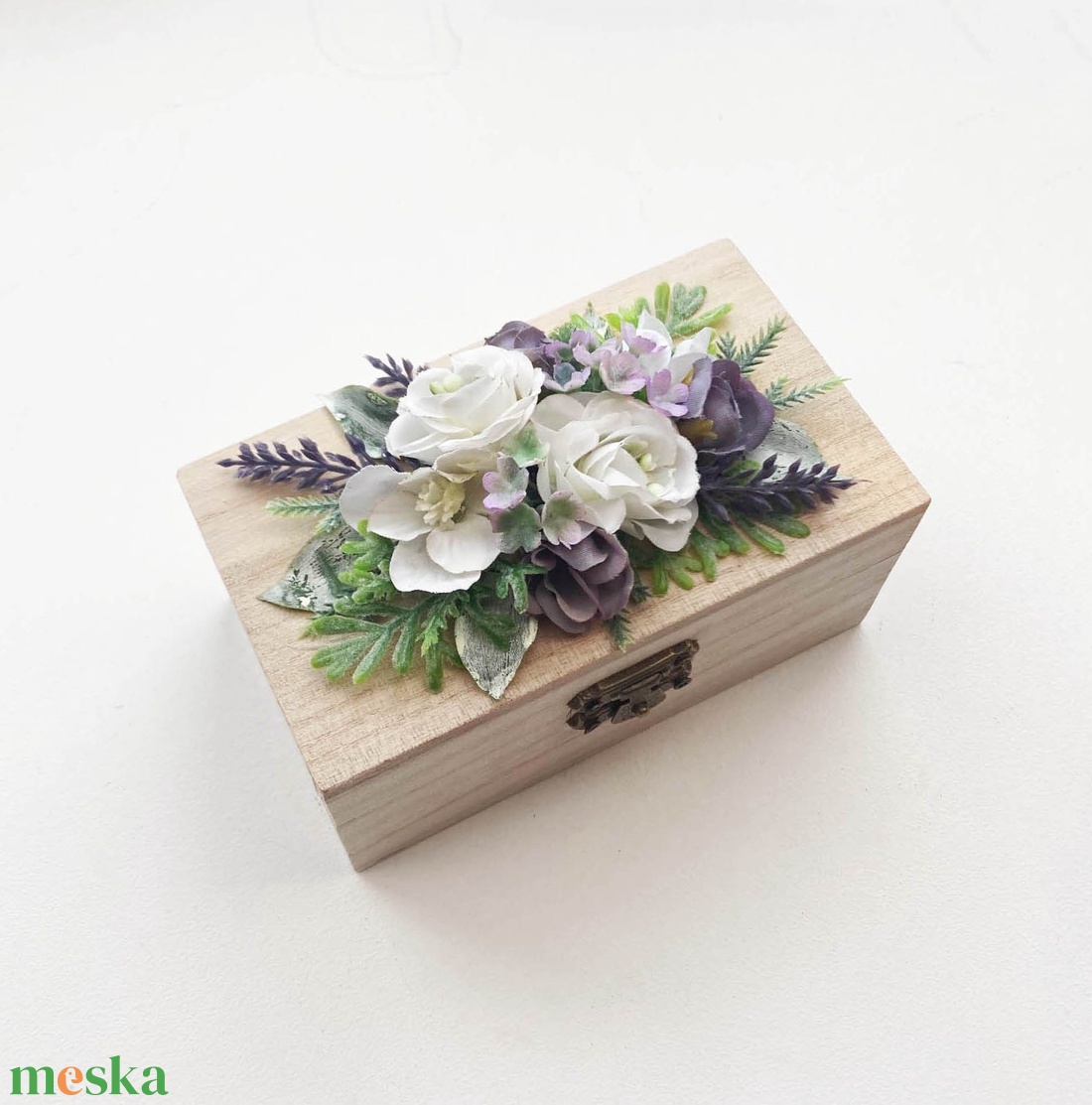 Mini vintage gyűrűtartó doboz levendulás díszítéssel - esküvő - kiegészítők - gyűrűtartó & gyűrűpárna - Meska.hu Mini vintage gyűrűtartó doboz levendulás díszítéssel - esküvő - kiegészítők - gyűrűtartó & gyűrűpárna - Meska.hu