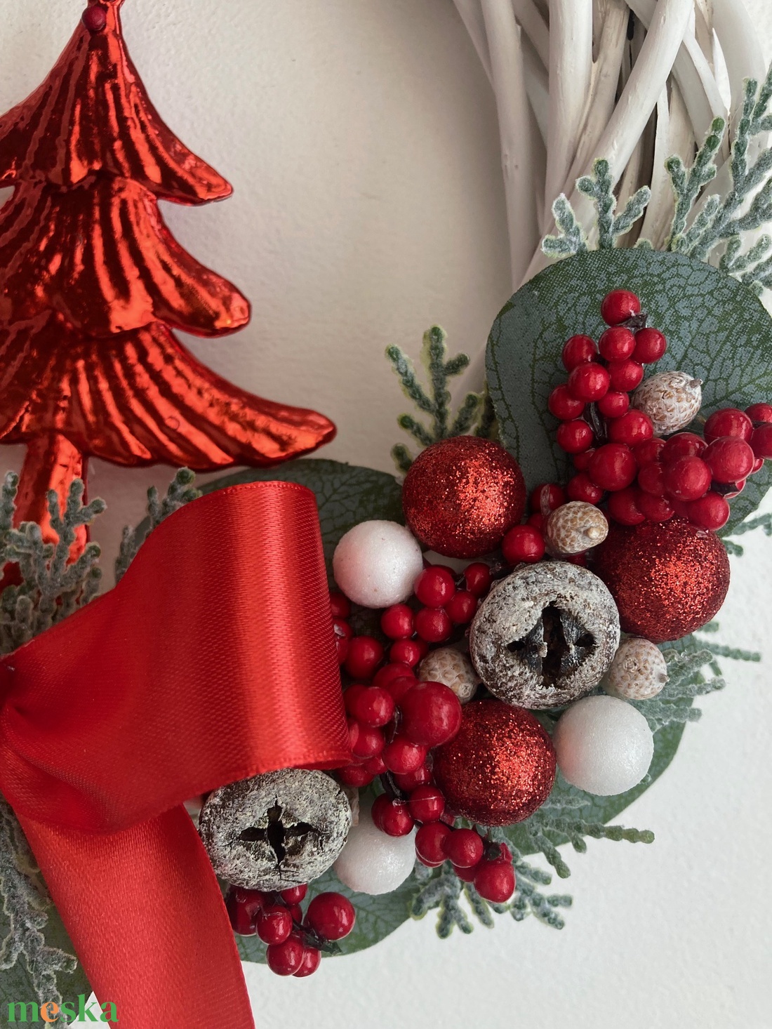 Karácsonyi ajtódísz piros masnival - karácsony - adventi díszek - adventi ajtódísz - Meska.hu