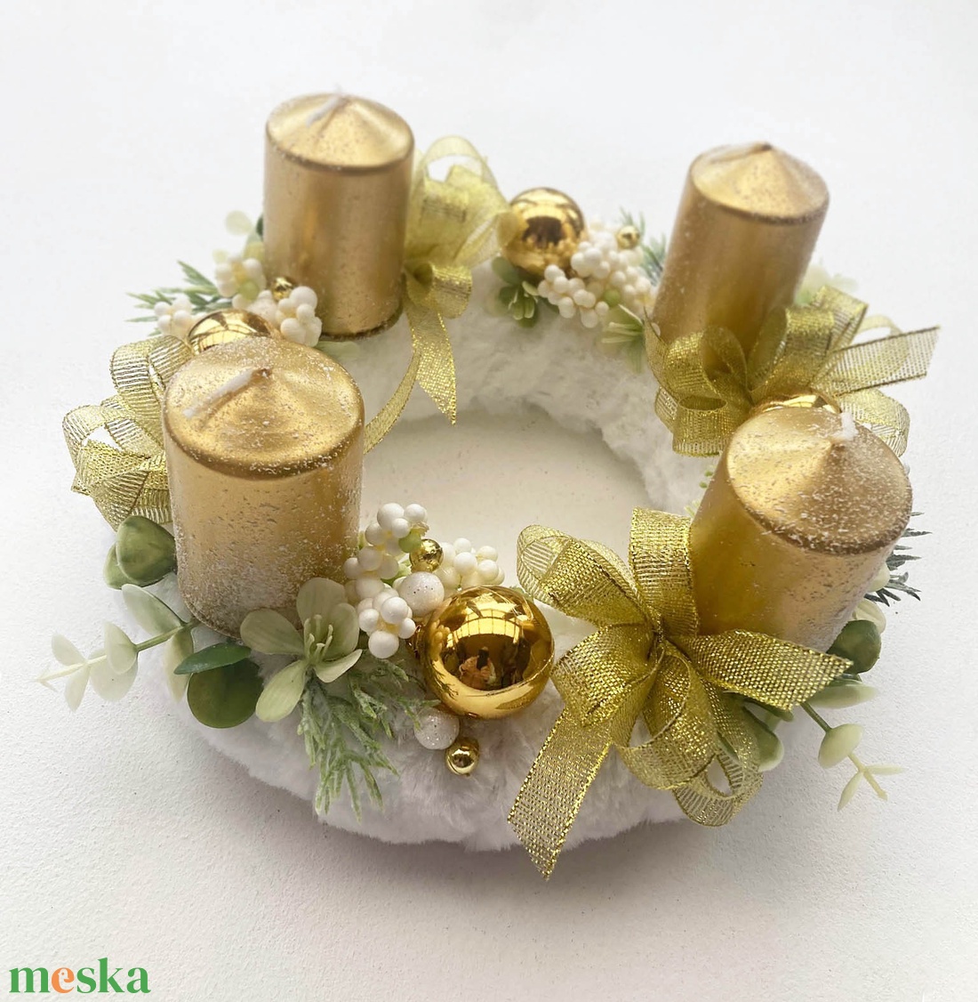 Arany adventi koszorú szőrmés alapon - karácsony - adventi díszek - adventi koszorú - Meska.hu