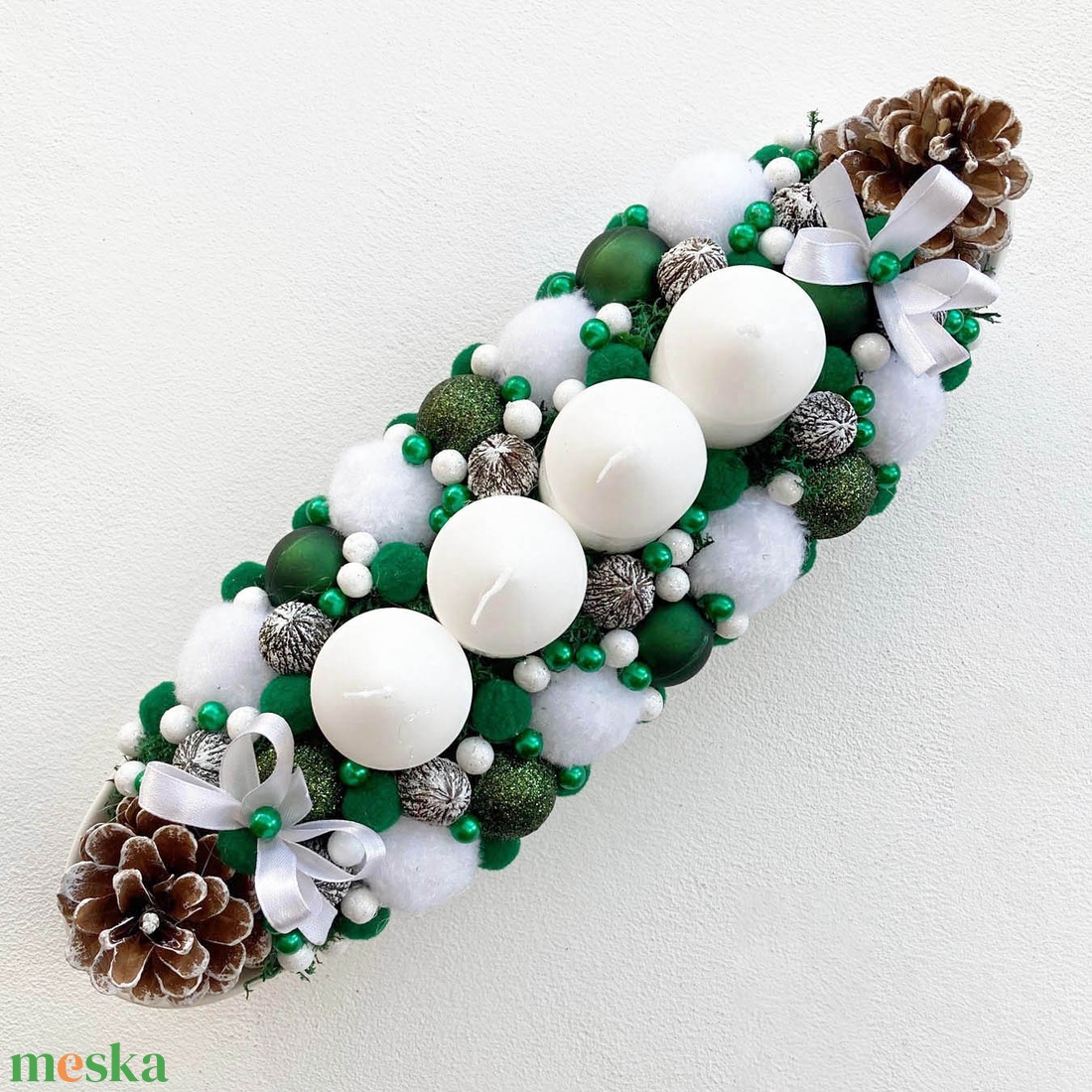 Adventi asztaldísz zöld fehér - karácsony - adventi díszek - adventi koszorú - Meska.hu