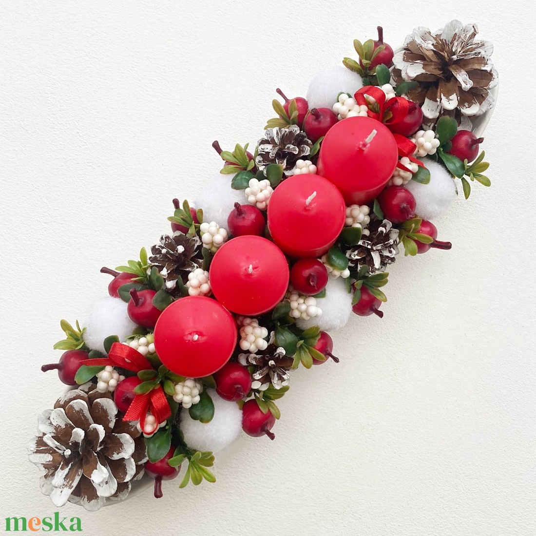 Adventi asztaldísz piros fehér almás - karácsony - adventi díszek - adventi koszorú - Meska.hu