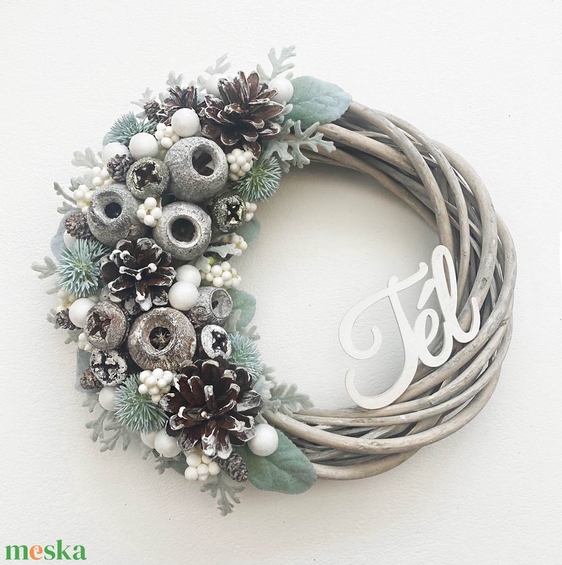 Téli ajtódísz hamvas levelekkel - otthon & életmód - dekoráció - ajtó- és ablak dekoráció - ajtódísz & kopogtató - Meska.hu