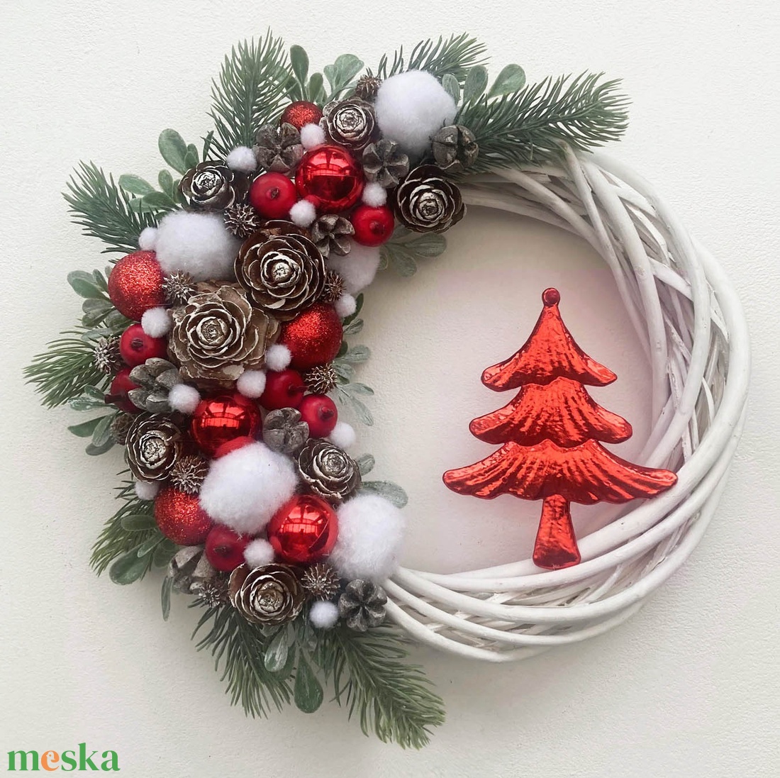 Karácsonyi ajtódísz piros fenyőfás - karácsony - adventi díszek - adventi ajtódísz - Meska.hu