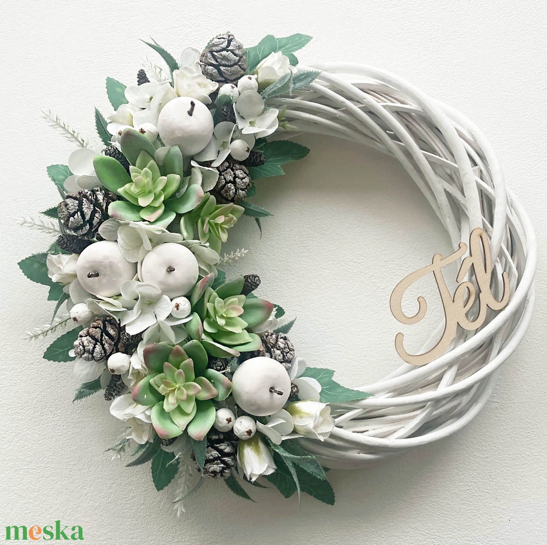 Téli ajtódísz kövirózsákkal - otthon & életmód - dekoráció - ajtó- és ablak dekoráció - ajtódísz & kopogtató - Meska.hu