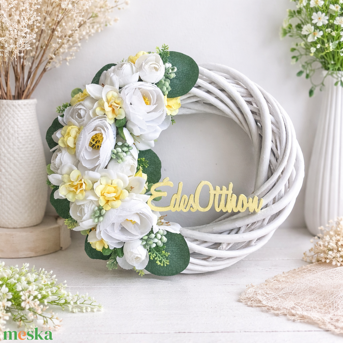 Édes Otthon ajtódísz fehér virágokkal - otthon & életmód - dekoráció - ajtó- és ablak dekoráció - ajtódísz & kopogtató - Meska.hu