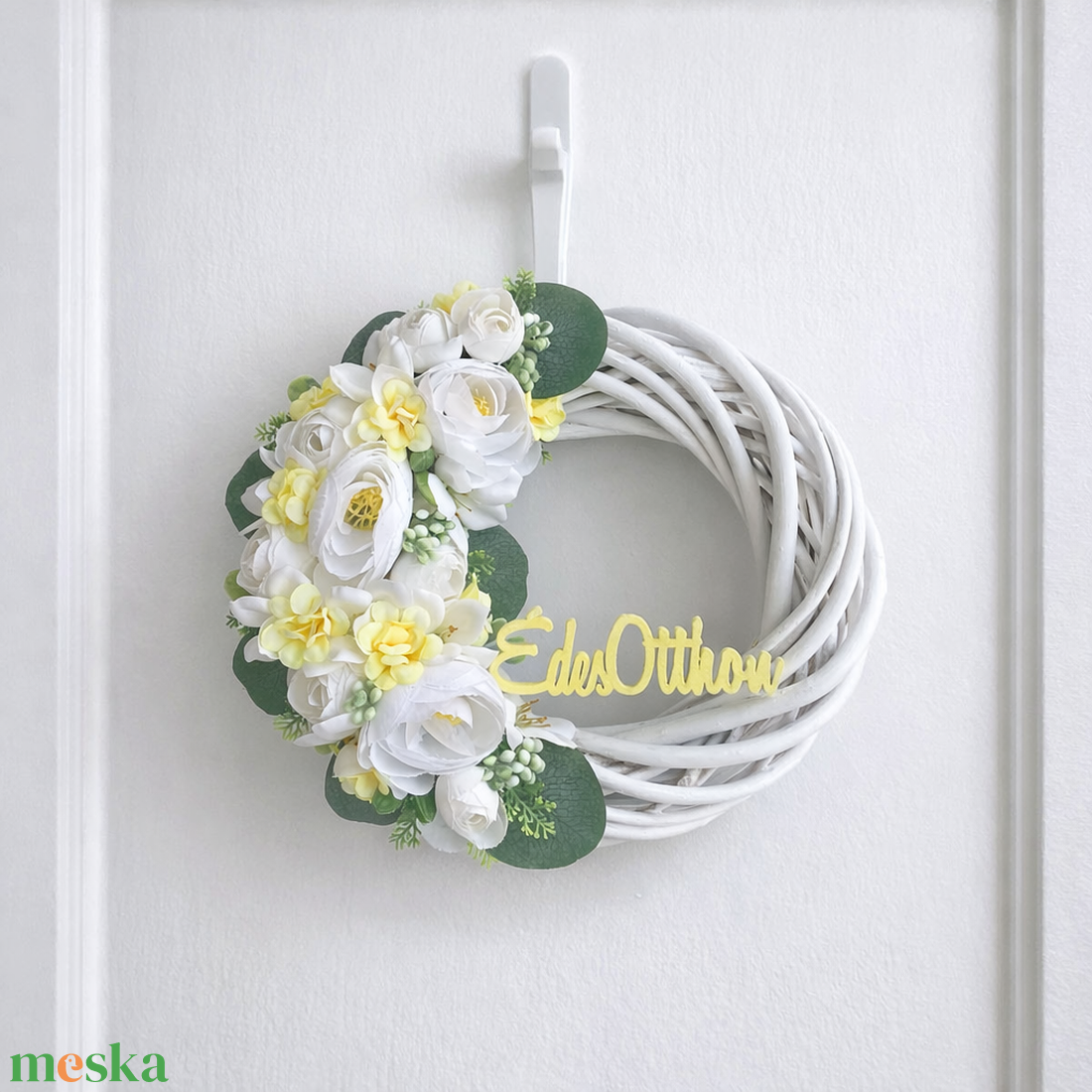 Édes Otthon ajtódísz fehér virágokkal - otthon & életmód - dekoráció - ajtó- és ablak dekoráció - ajtódísz & kopogtató - Meska.hu