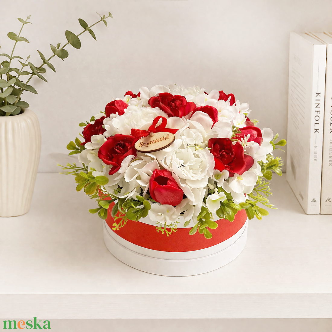 Anyák napi virágdoboz piros tulipánokkal - otthon & életmód - virágdekoráció - virágok - virágbox - Meska.hu