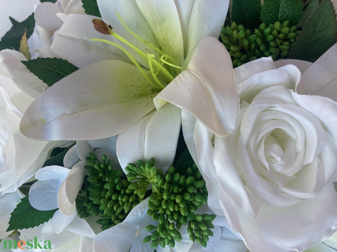 Liliomos asztaldísz selyemvirág - esküvő - dekoráció - asztaldísz - Meska.hu