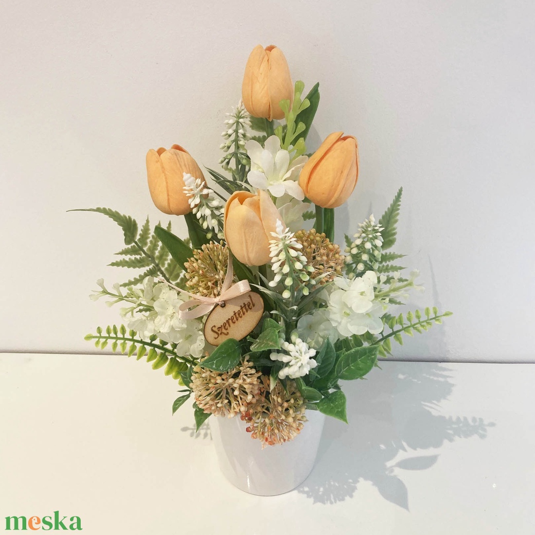 Tulipános asztaldísz anyák napjára - otthon & életmód - virágdekoráció - virágdíszek - asztali virágdísz - Meska.hu