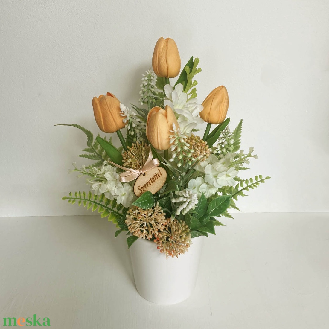Tulipános asztaldísz anyák napjára - otthon & életmód - virágdekoráció - virágdíszek - asztali virágdísz - Meska.hu