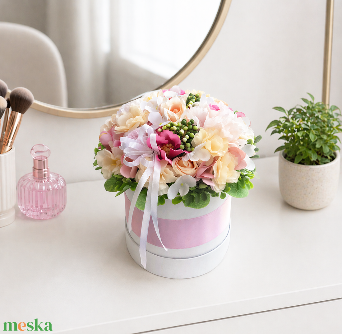 Anyák napi virágbox - otthon & életmód - virágdekoráció - virágok - virágbox - Meska.hu