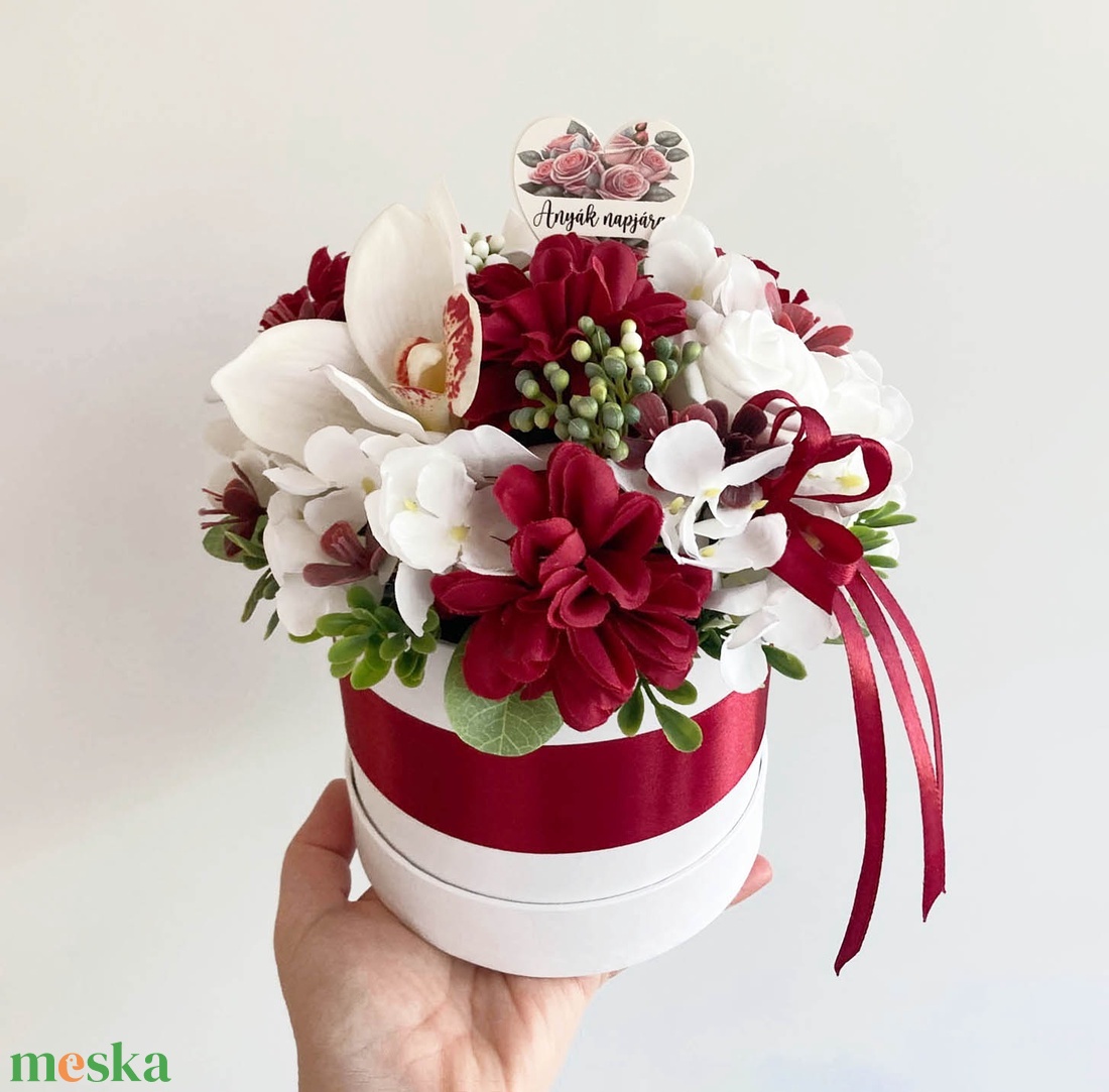 Anyák napi virágbox - bordó fehér - otthon & életmód - virágdekoráció - virágok - virágbox - Meska.hu