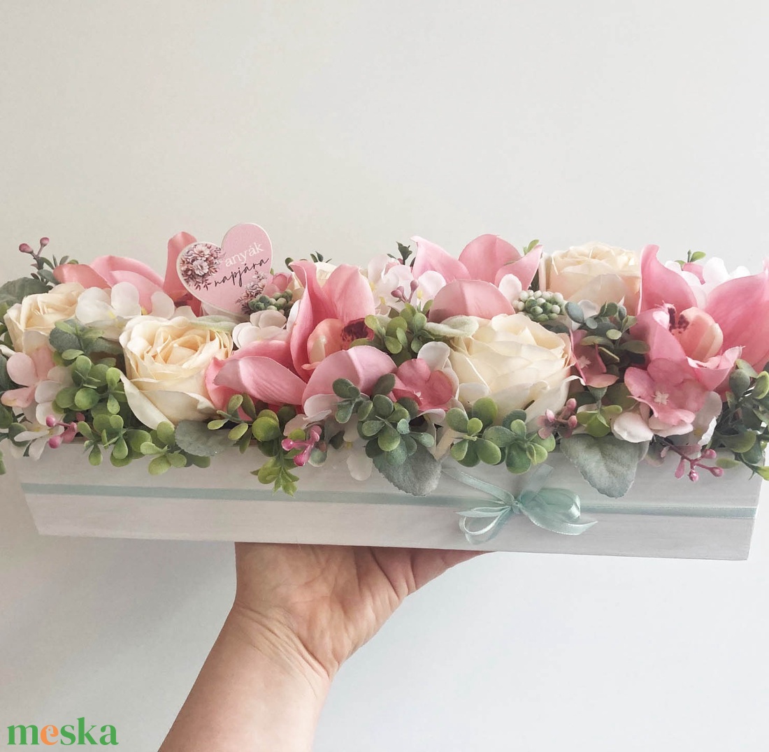 Anyák napi virágdoboz - orchideákkal és rózsákkal - otthon & életmód - virágdekoráció - virágok - virágbox - Meska.hu