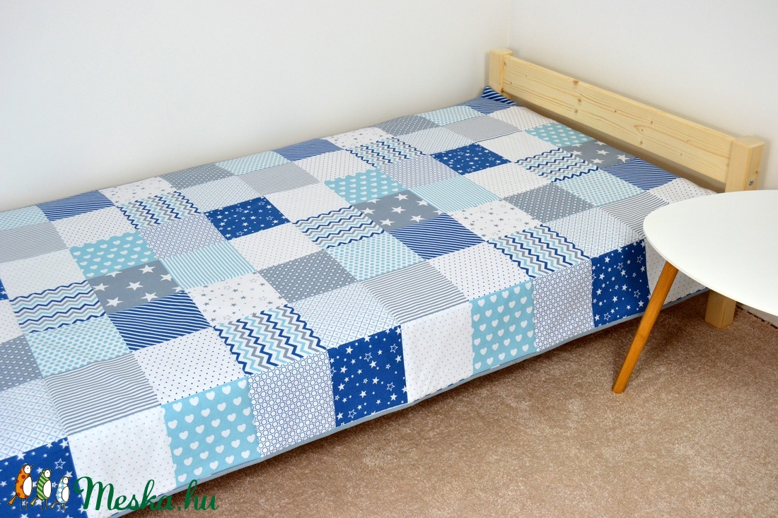 Világoskék patchwork ágytakaró - otthon & életmód - lakástextil - ágytakaró - Meska.hu