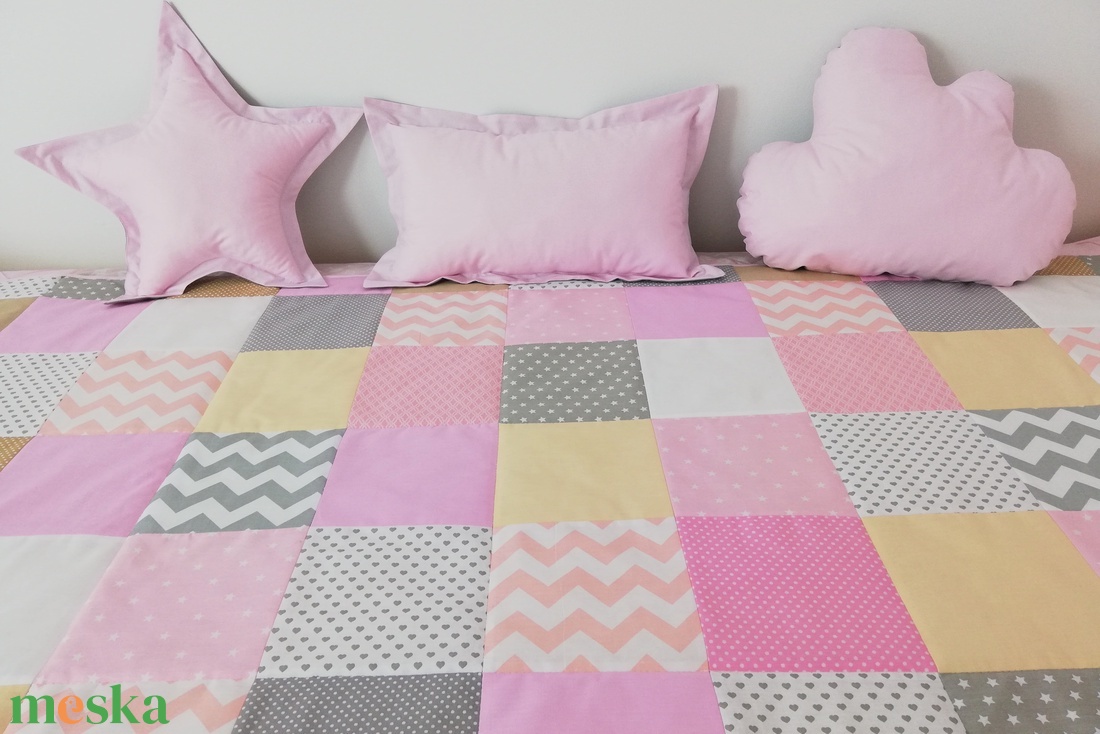 Rózsaszín-bézs patchwork ágytakaró 140�90 - otthon & életmód - lakástextil - ágytakaró - Meska.hu