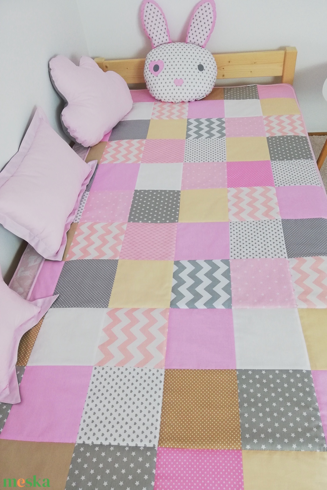 Rózsaszín-bézs patchwork ágytakaró 140�90 - otthon & életmód - lakástextil - ágytakaró - Meska.hu