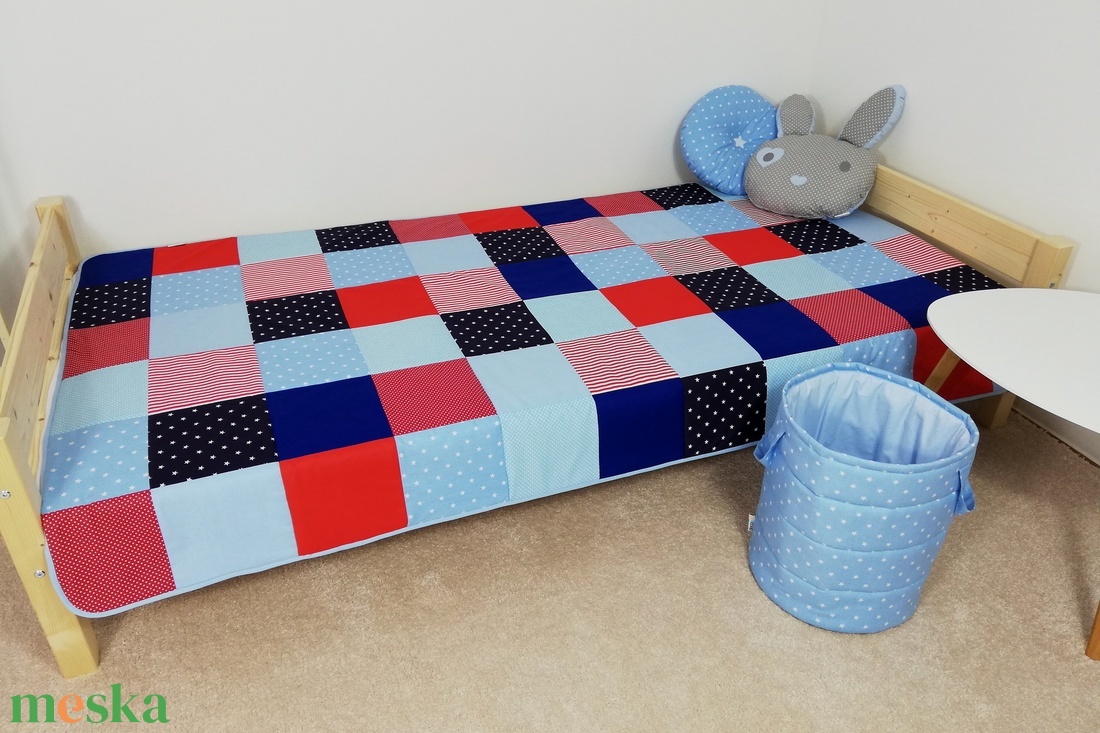 Piros-kék patchwork ágytakaró - otthon & lakás - lakástextil - ágytakaró - Meska.hu