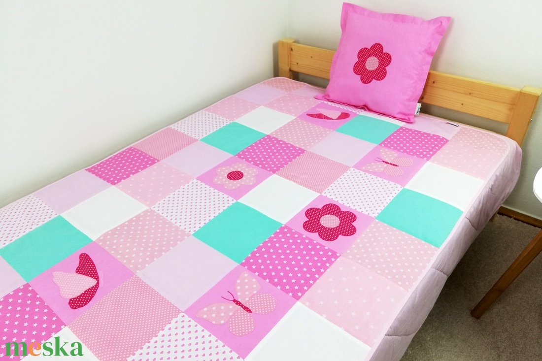 Pillangó és virág mintás patchwork ágytakaró - otthon & életmód - lakástextil - ágytakaró - Meska.hu Pillangó és virág mintás patchwork ágytakaró - otthon & életmód - lakástextil - ágytakaró - Meska.hu