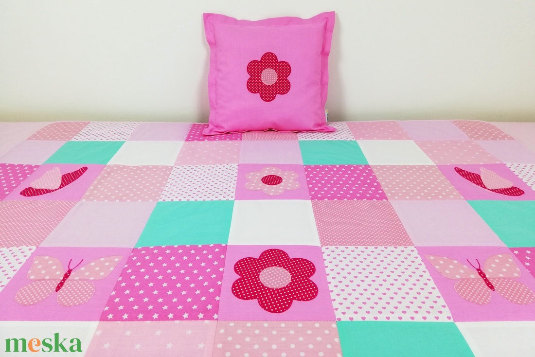 Pillangó és virág mintás patchwork ágytakaró - otthon & életmód - lakástextil - ágytakaró - Meska.hu Pillangó és virág mintás patchwork ágytakaró - otthon & életmód - lakástextil - ágytakaró - Meska.hu