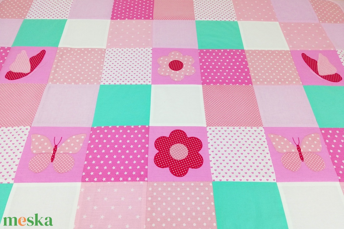Pillangó és virág mintás patchwork ágytakaró - otthon & életmód - lakástextil - ágytakaró - Meska.hu Pillangó és virág mintás patchwork ágytakaró - otthon & életmód - lakástextil - ágytakaró - Meska.hu