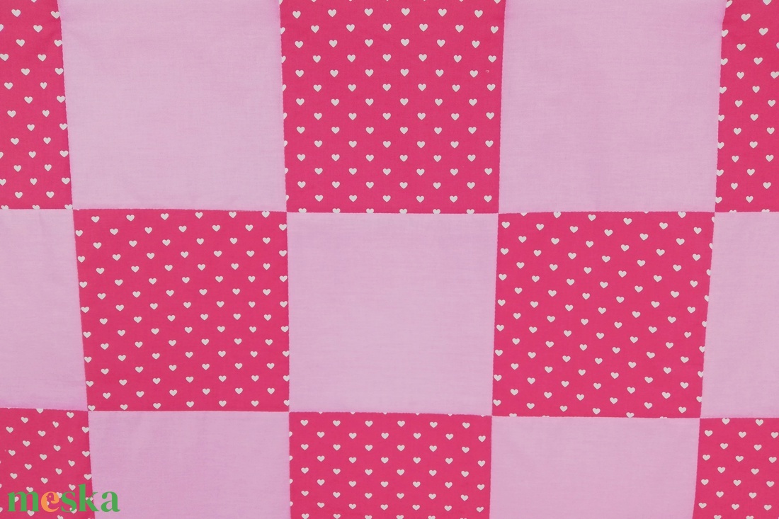 Szivecskés pink-rózsaszín patchwork falvédő - otthon & lakás - babaszoba, gyerekszoba - falvédő gyerekszobába - Meska.hu