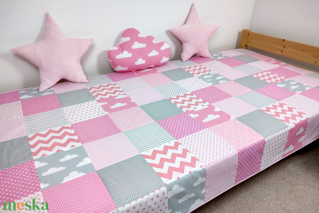 Rózsaszín-szürke felhős patchwork ágytakaró - otthon & életmód - lakástextil - ágytakaró - Meska.hu Rózsaszín-szürke felhős patchwork ágytakaró - otthon & életmód - lakástextil - ágytakaró - Meska.hu