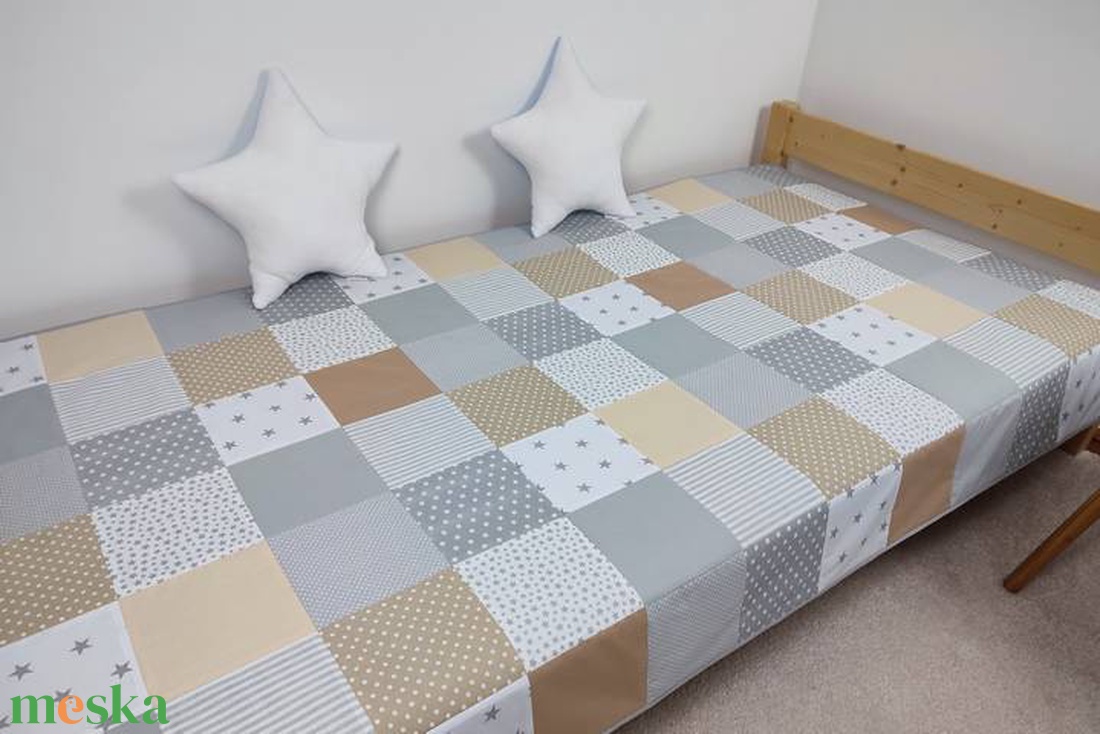 Szürke-drapp patchwork ágytakaró - otthon & életmód - lakástextil - ágytakaró - Meska.hu Szürke-drapp patchwork ágytakaró - otthon & életmód - lakástextil - ágytakaró - Meska.hu