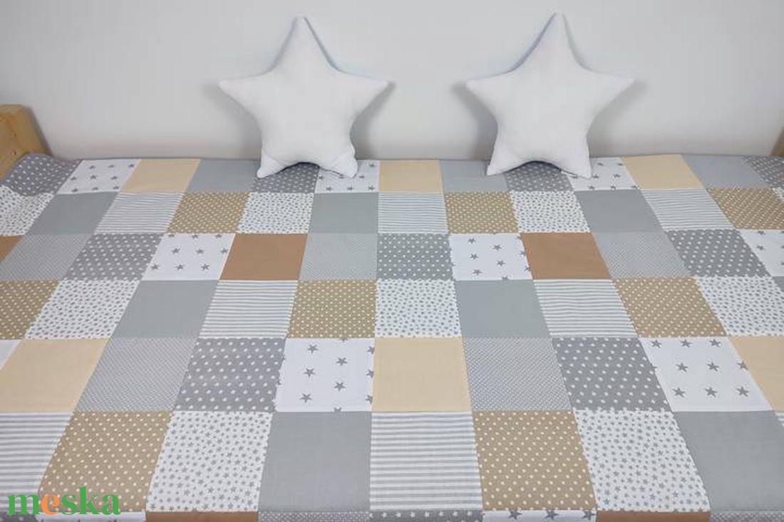 Szürke-drapp patchwork ágytakaró - otthon & életmód - lakástextil - ágytakaró - Meska.hu Szürke-drapp patchwork ágytakaró - otthon & életmód - lakástextil - ágytakaró - Meska.hu