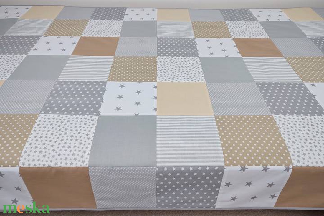 Szürke-drapp patchwork ágytakaró - otthon & életmód - lakástextil - ágytakaró - Meska.hu Szürke-drapp patchwork ágytakaró - otthon & életmód - lakástextil - ágytakaró - Meska.hu
