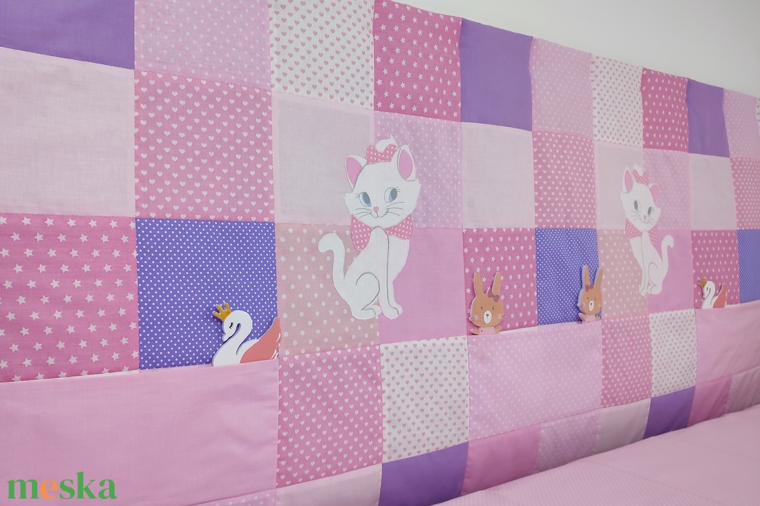 Cicás rózsaszín-lila zsebes patchwork falvédő - otthon & életmód - babaszoba, gyerekszoba - falvédő gyerekszobába - Meska.hu Cicás rózsaszín-lila zsebes patchwork falvédő - otthon & életmód - babaszoba, gyerekszoba - falvédő gyerekszobába - Meska.hu