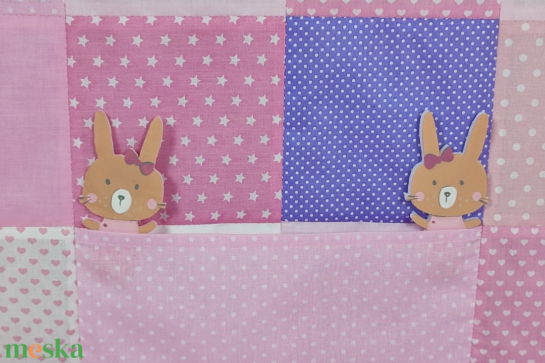 Cicás rózsaszín-lila zsebes patchwork falvédő - otthon & életmód - babaszoba, gyerekszoba - falvédő gyerekszobába - Meska.hu Cicás rózsaszín-lila zsebes patchwork falvédő - otthon & életmód - babaszoba, gyerekszoba - falvédő gyerekszobába - Meska.hu