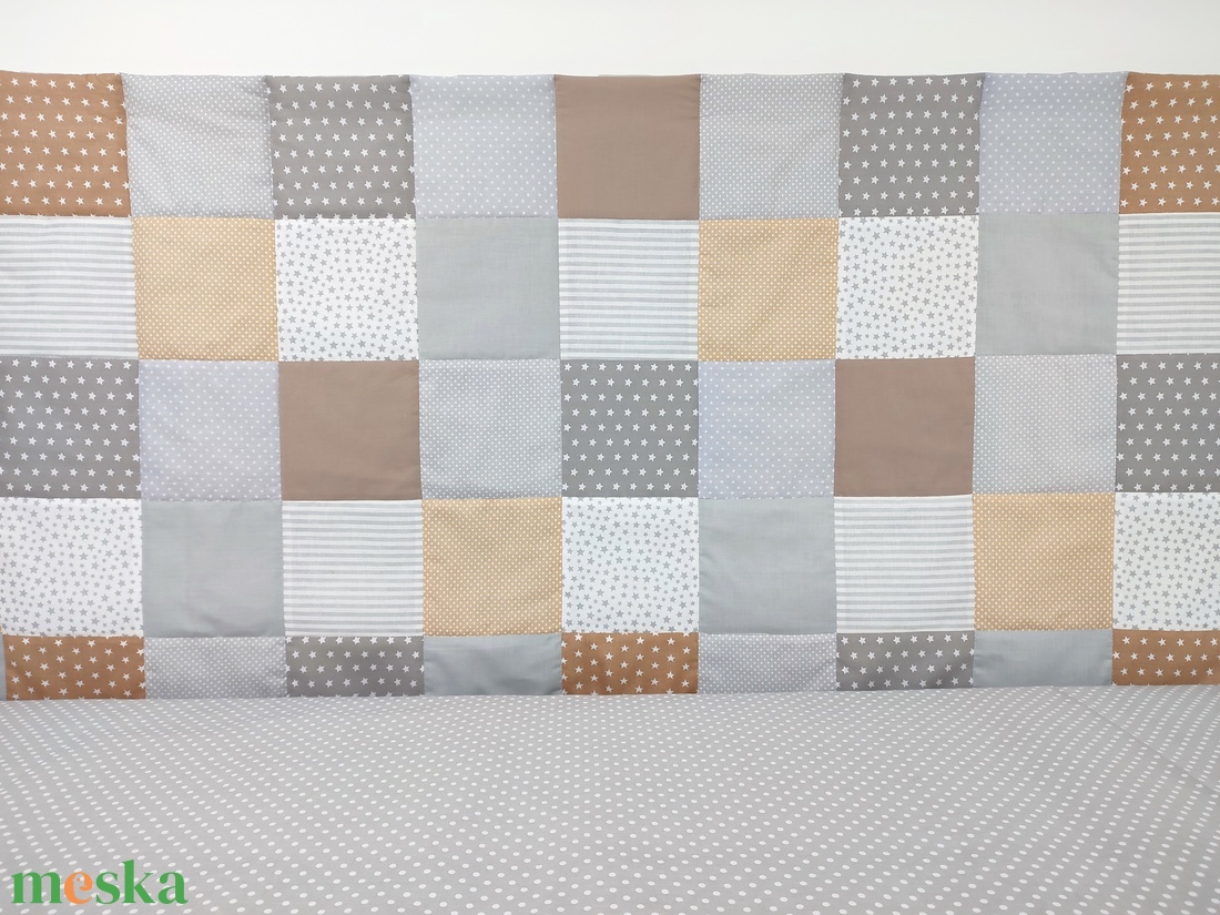 Szürke-drapp patchwork falvédő - otthon & életmód - babaszoba, gyerekszoba - falvédő gyerekszobába - Meska.hu Szürke-drapp patchwork falvédő - otthon & életmód - babaszoba, gyerekszoba - falvédő gyerekszobába - Meska.hu