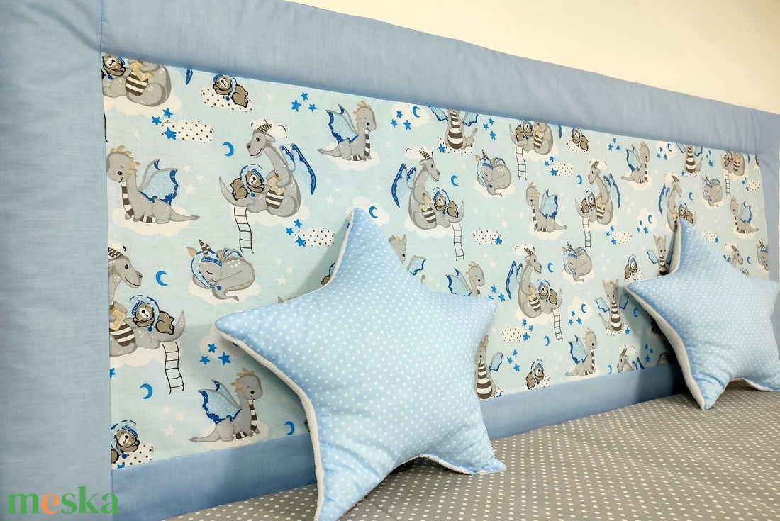 Világoskék macis-sárkányos falvédő - otthon & életmód - lakástextil - falvédő - Meska.hu