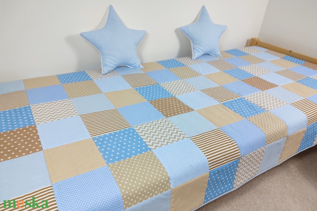 Világoskék-bézs patchwork ágytakaró - otthon & életmód - lakástextil - ágytakaró - Meska.hu