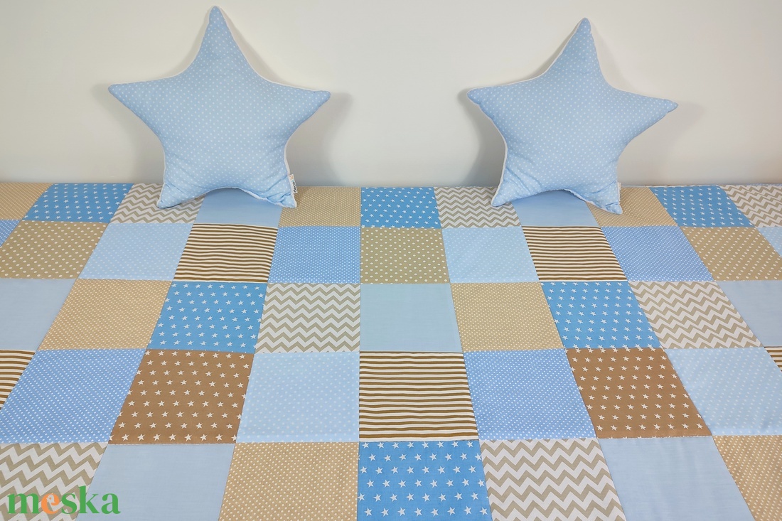 Világoskék-bézs patchwork ágytakaró - otthon & életmód - lakástextil - ágytakaró - Meska.hu