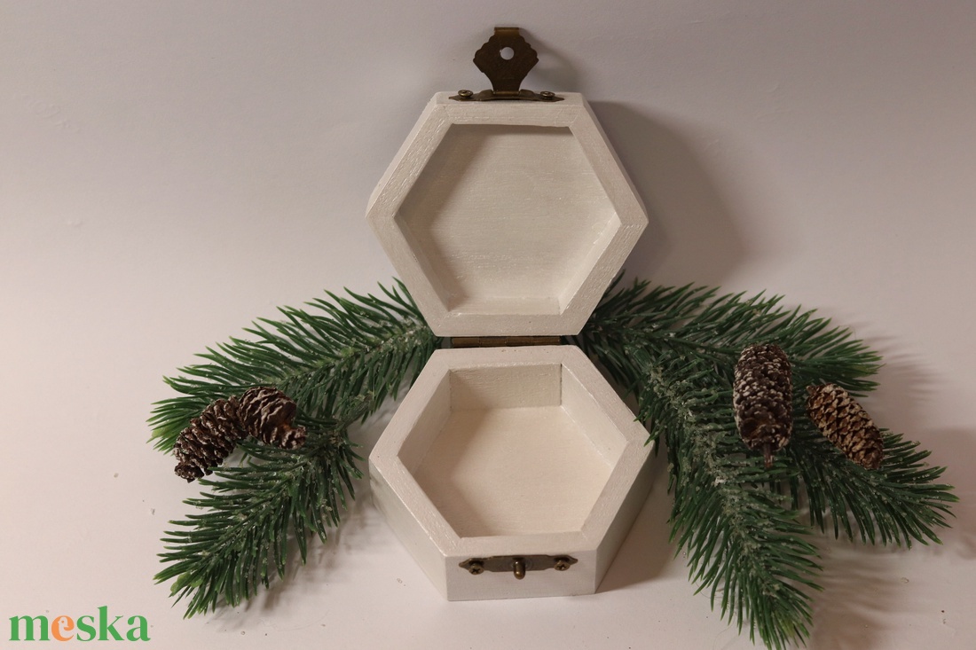 Cinkés karácsonyi ajándékdoboz - karácsony - karácsonyi ajándékozás - karácsonyi ajándékcsomagolás - Meska.hu