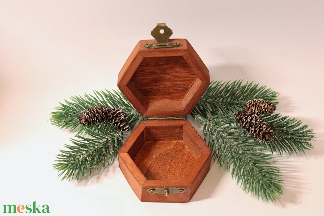 Téli tájas karácsonyi ajándékdoboz - karácsony - karácsonyi ajándékozás - karácsonyi ajándékcsomagolás - Meska.hu