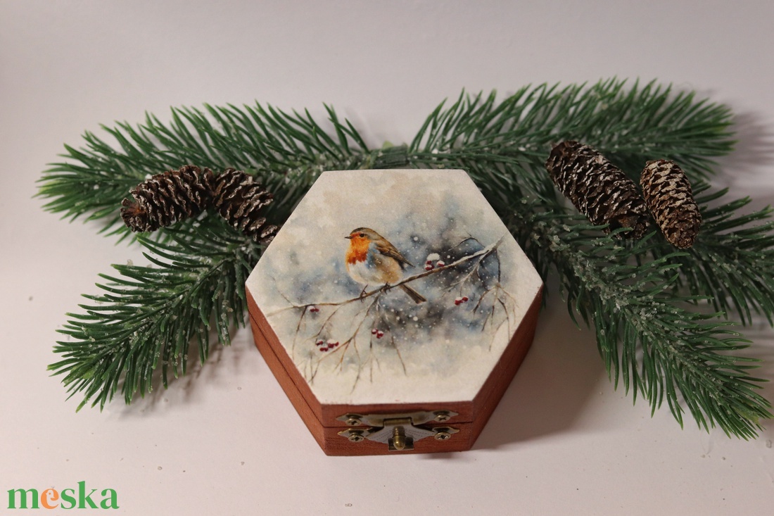 Karácsonyi ajándékdoboz madaras mintával - karácsony - karácsonyi ajándékozás - karácsonyi ajándékcsomagolás - Meska.hu