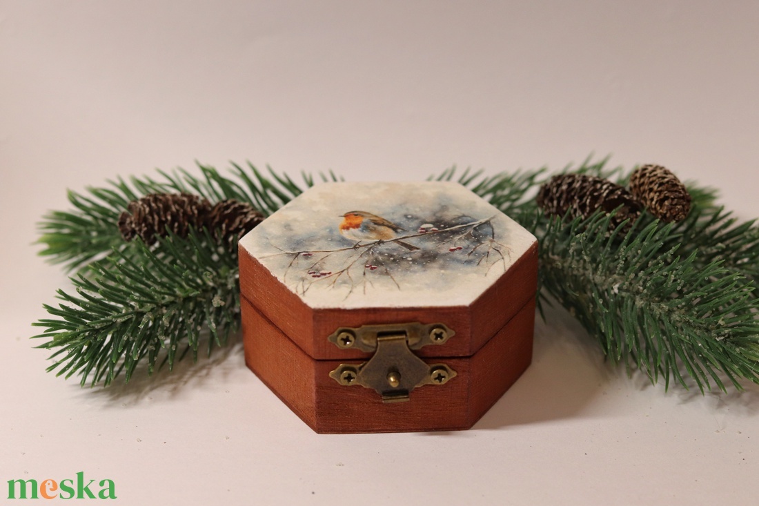 Karácsonyi ajándékdoboz madaras mintával - karácsony - karácsonyi ajándékozás - karácsonyi ajándékcsomagolás - Meska.hu