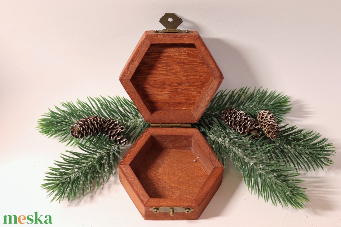 Karácsonyi ajándékdoboz madaras mintával - karácsony - karácsonyi ajándékozás - karácsonyi ajándékcsomagolás - Meska.hu