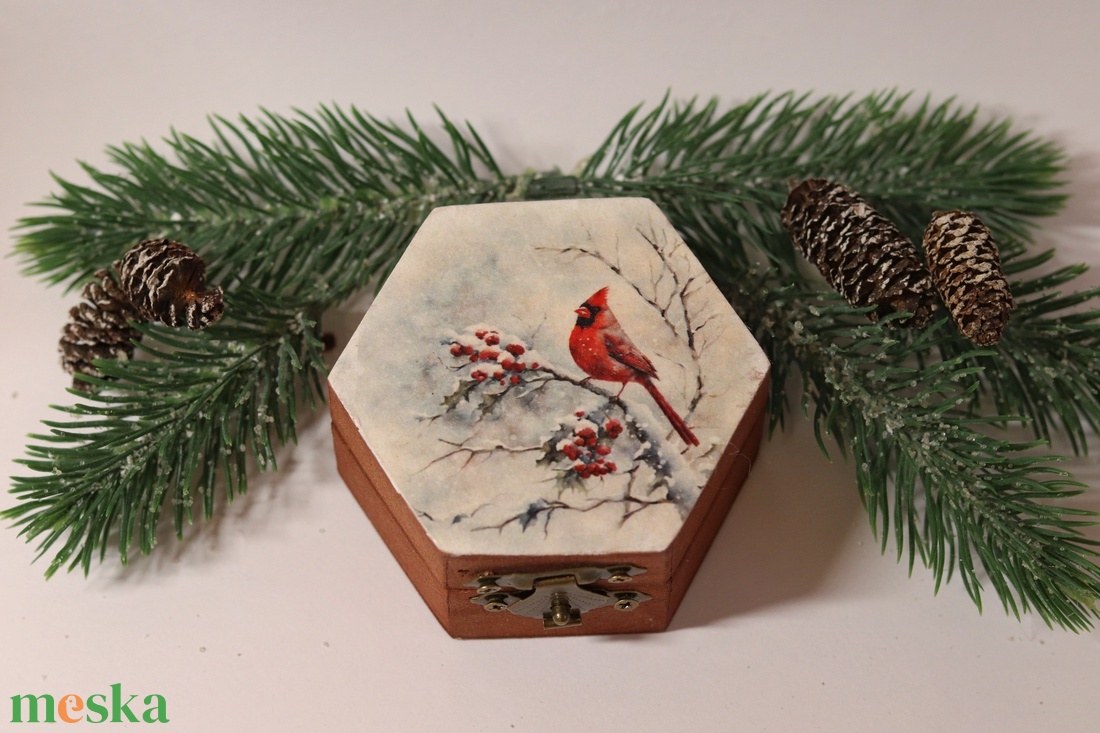Téli madaras ajándékdoboz  - karácsony - karácsonyi ajándékozás - karácsonyi ajándékcsomagolás - Meska.hu