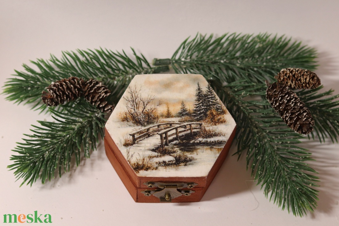 Karácsonyi ajándékdoboz téli tájjal - karácsony - karácsonyi ajándékozás - karácsonyi ajándékcsomagolás - Meska.hu
