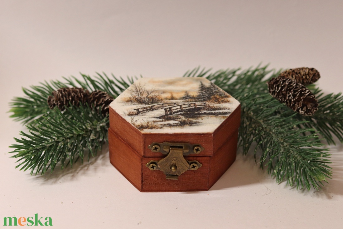 Karácsonyi ajándékdoboz téli tájjal - karácsony - karácsonyi ajándékozás - karácsonyi ajándékcsomagolás - Meska.hu