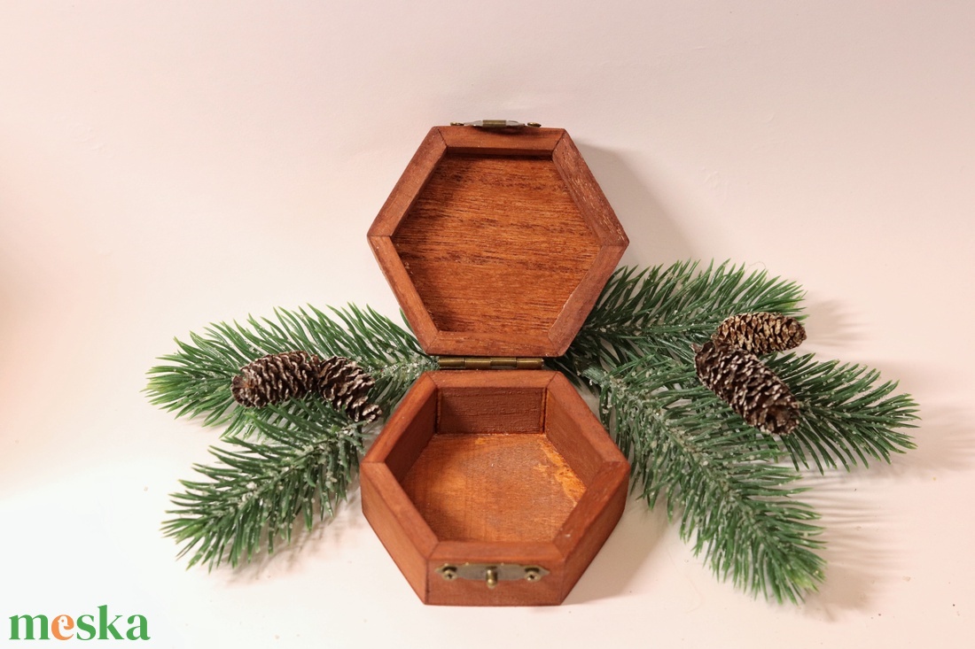 Karácsonyi ajándékdoboz téli tájjal - karácsony - karácsonyi ajándékozás - karácsonyi ajándékcsomagolás - Meska.hu