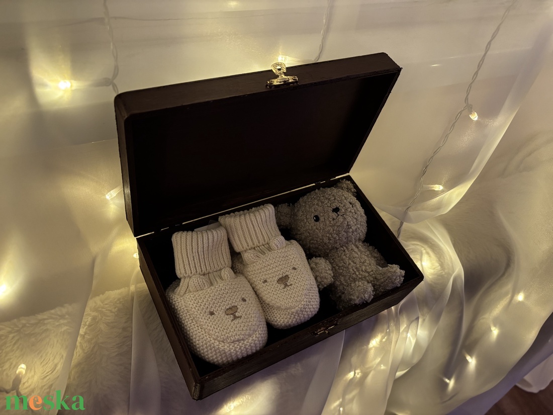 Egyedi feliratos fa ajándék doboz, Baba emlék doboz, Névre szóló fa ládika - baba - mama - babaszoba dekoráció - babanév dekoráció - Meska.hu