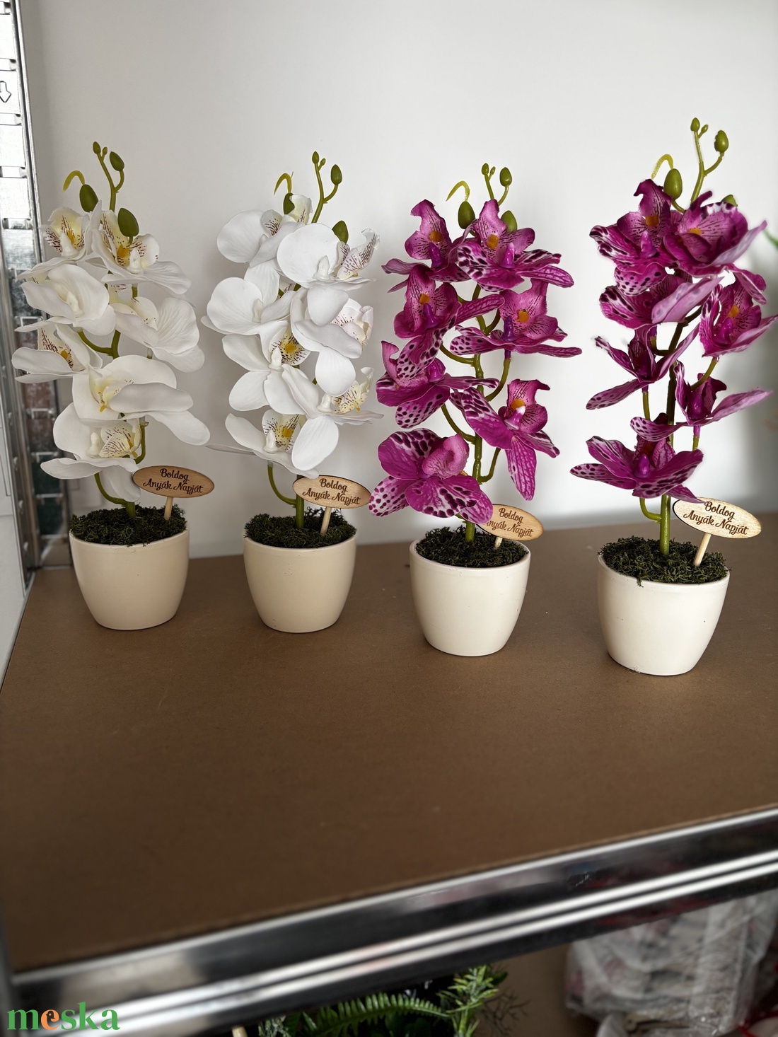 Orchidea kerámia kaspóban, anyák napjára - otthon & életmód - virágdekoráció - virágdíszek - asztali virágdísz - Meska.hu