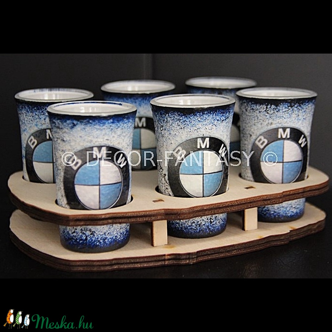 BMW  emblémával díszített pohár szett ( 6x45 ml pohár + tartó )  -  - Meska.hu
