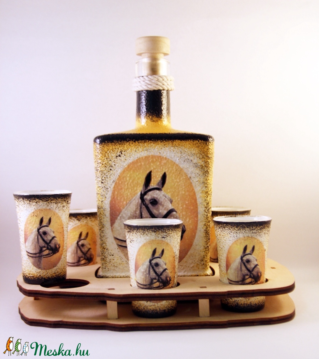 Ló motívummal díszített pálinkás szett ( 0,5 l üveg+6x50 ml pohár +tartó ) - - Meska.hu Ló motívummal díszített pálinkás szett ( 0,5 l üveg+6x50 ml pohár +tartó ) - - Meska.hu