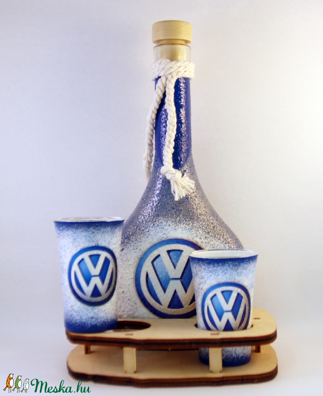 VOLKSWAGEN emblémával díszített pálinkás szett ( 0,2 l üveg + 2x 50 ml pohár + tartó ) - otthon & életmód - dekoráció - Meska.hu VOLKSWAGEN emblémával díszített pálinkás szett ( 0,2 l üveg + 2x 50 ml pohár + tartó ) - otthon & életmód - dekoráció - Meska.hu