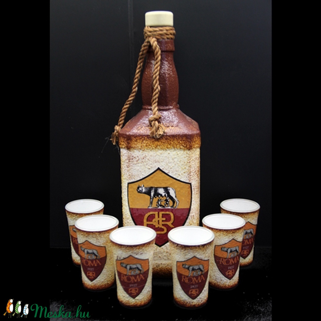 AS ROMA emblémával díszített pálinkás szett ( 0,75 l üveg + 6x45ml pohár ) - otthon & életmód - konyhafelszerelés, tálalás - Meska.hu AS ROMA emblémával díszített pálinkás szett ( 0,75 l üveg + 6x45ml pohár ) - otthon & életmód - konyhafelszerelés, tálalás - Meska.hu